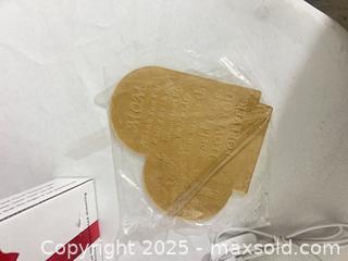 MaxSold Auction: 3D LED Acrylic Heart Night Light — MOM Design, USB Powered - Toronto (Ontario, Canada) SELLER MANAGED Reseller Online Auction -  York Mills Road