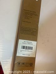 MaxSold Auction: ENJOYBASICS Tension Shower Curtain Rod 28-48 in Stainless Steel - Toronto (Ontario, Canada) SELLER MANAGED Reseller Online Auction -  York Mills Road