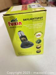 MaxSold Auction: Fuxin DAYLIGHTSPOT Neodymium Bulb (Standard Screw Base) - Toronto (Ontario, Canada) SELLER MANAGED Reseller Online Auction -  York Mills Road