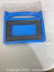 MaxSold Auction: Kids Silicone Tablet Case with Cat-Ear Design, Fits 7–8 inch - Toronto (Ontario, Canada) SELLER MANAGED Reseller Online Auction -  York Mills Road