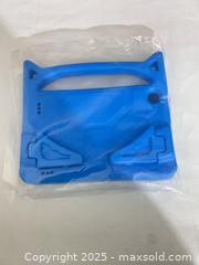 MaxSold Auction: Kids Silicone Tablet Case with Cat-Ear Design, Fits 7–8 inch - Toronto (Ontario, Canada) SELLER MANAGED Reseller Online Auction -  York Mills Road