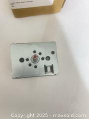 MaxSold Auction: Range/Stove Infinite Switch (Surface Element Control) 316425001 - Toronto (Ontario, Canada) SELLER MANAGED Reseller Online Auction -  York Mills Road