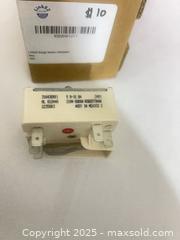 MaxSold Auction: Range/Stove Infinite Switch (Surface Element Control) 316425001 - Toronto (Ontario, Canada) SELLER MANAGED Reseller Online Auction -  York Mills Road