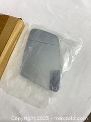 MaxSold Auction: Replacement Side Mirror Glass with Backing Plate - Toronto (Ontario, Canada) SELLER MANAGED Reseller Online Auction -  York Mills Road