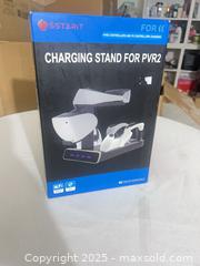 MaxSold Auction: SSTARTiT Charging Stand for PS VR2 Controllers &#38; Headset - Toronto (Ontario, Canada) SELLER MANAGED Reseller Online Auction -  York Mills Road