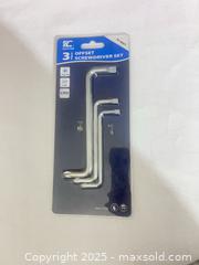 MaxSold Auction: TC Rotation TC-8001 3-Piece Offset Screwdriver Set, CRV - Toronto (Ontario, Canada) SELLER MANAGED Reseller Online Auction -  York Mills Road