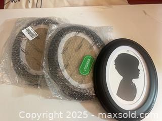 MaxSold Auction: Vosarea Oval Picture Frames Set, 4x6, Black/White, 3 Frames - Toronto (Ontario, Canada) SELLER MANAGED Reseller Online Auction -  York Mills Road