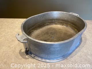 MaxSold Auction: Guardian Service Hammered Aluminum Oval Roaster - London (Ontario, Canada) PARTNER MANAGED Downsizing Online Auction - Trillium Crescent