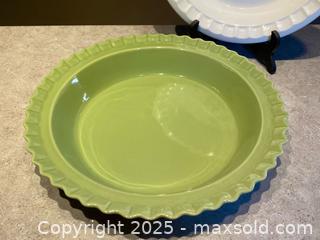 MaxSold Auction: Pair of Pie Plates / Deep Dishes - London (Ontario, Canada) PARTNER MANAGED Downsizing Online Auction - Trillium Crescent