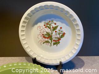 MaxSold Auction: Pair of Pie Plates / Deep Dishes - London (Ontario, Canada) PARTNER MANAGED Downsizing Online Auction - Trillium Crescent