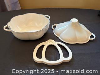 MaxSold Auction: Technique Garlic Clove Design Cast Iron Enamel Dutch Oven with Matching Trivet - London (Ontario, Canada) PARTNER MANAGED Downsizing Online Auction - Trillium Crescent