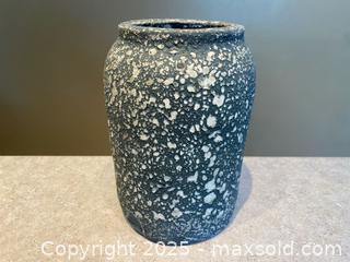 MaxSold Auction: Textured Pottery Vase – Speckled Lava-Style Glaze - London (Ontario, Canada) PARTNER MANAGED Downsizing Online Auction - Trillium Crescent
