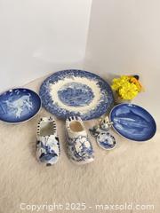 MaxSold Auction: Vintage Flow Blue Fine Chine Collection Wedgwood Delfblue - Toronto (Ontario, Canada) SELLER MANAGED Reseller Online Auction -  Bayview Avenue