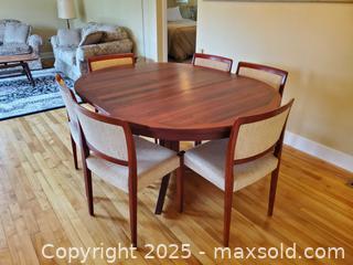 MaxSold Auction: Mid-Century Modern Oval Pedestal Dining Table with 6 Chairs - Ottawa (Ontario, Canada) PARTNER MANAGED Downsizing Online Auction -  Grenfell Crescent
