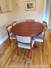 MaxSold Auction: Mid-Century Modern Oval Pedestal Dining Table with 6 Chairs - Ottawa (Ontario, Canada) PARTNER MANAGED Downsizing Online Auction -  Grenfell Crescent