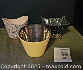 MaxSold Auction: 3 usa art pottery. 2 Shawnee - Ottawa (Ontario, Canada) SELLER MANAGED Downsizing Online Auction - Beaver Ridge