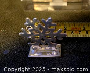 MaxSold Auction: Christmas place card holders and gummy candles. - Ottawa (Ontario, Canada) SELLER MANAGED Downsizing Online Auction - Beaver Ridge