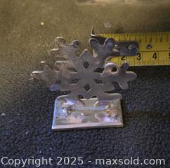 MaxSold Auction: Christmas place card holders and gummy candles. - Ottawa (Ontario, Canada) SELLER MANAGED Downsizing Online Auction - Beaver Ridge