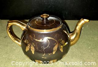 MaxSold Auction: Vintage Gibson or Ellgreave teapot made in England - Ottawa (Ontario, Canada) SELLER MANAGED Downsizing Online Auction - Beaver Ridge