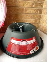 MaxSold Auction: 24” Wreath Storage Box, Christmas Ornaments, Halo Tree Top & Fresh Cut Tree Stand - Smiths Falls (Ontario, Canada) SELLER MANAGED Reseller Online Auction -  Autumn Drive