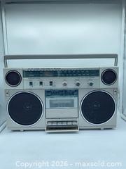 MaxSold Auction: General Electric 3-5257A Boombox Cassette AM/FM Radio - Smiths Falls (Ontario, Canada) SELLER MANAGED Reseller Online Auction -  Autumn Drive