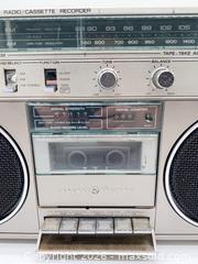 MaxSold Auction: General Electric 3-5257A Boombox Cassette AM/FM Radio - Smiths Falls (Ontario, Canada) SELLER MANAGED Reseller Online Auction -  Autumn Drive
