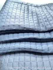 MaxSold Auction: Hunt Club Grey/Blue Cotton Sateen Quilted Queen Duvet Cover and 3 Shams  - Smiths Falls (Ontario, Canada) SELLER MANAGED Reseller Online Auction -  Autumn Drive