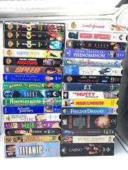 MaxSold Auction: Lot of 31 Assorted VHS Tapes 1990s Movies - Smiths Falls (Ontario, Canada) SELLER MANAGED Reseller Online Auction -  Autumn Drive