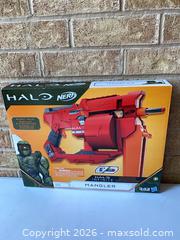 MaxSold Auction: Nerf Halo Infinite Mangler Blaster, 6-Dart Drum - Smiths Falls (Ontario, Canada) SELLER MANAGED Reseller Online Auction -  Autumn Drive