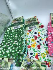 MaxSold Auction: The Handy Gardener Floral Pattern Women’s Gardening Gloves — 10 Pairs - Smiths Falls (Ontario, Canada) SELLER MANAGED Reseller Online Auction -  Autumn Drive