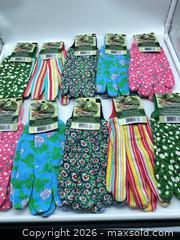 MaxSold Auction: The Handy Gardener Women's One-Size Gardening Gloves, 10 Pairs - Smiths Falls (Ontario, Canada) SELLER MANAGED Reseller Online Auction -  Autumn Drive