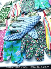 MaxSold Auction: The Handy Gardener Women's One-Size Gardening Gloves, 10 Pairs - Smiths Falls (Ontario, Canada) SELLER MANAGED Reseller Online Auction -  Autumn Drive