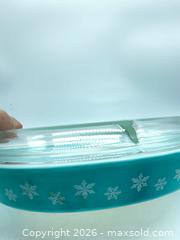 MaxSold Auction: Vintage Pyrex 1.5 Qt Aqua/Turquoise Oval Divided Snowflake Casserole - Smiths Falls (Ontario, Canada) SELLER MANAGED Reseller Online Auction -  Autumn Drive