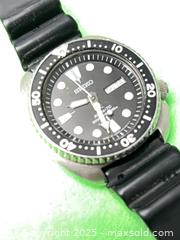 MaxSold Auction: Wow - Seiko Air Divers 200 M - Premium Automatic Diver Watch  - Oakville (Ontario, Canada) SELLER MANAGED Downsizing Online Auction - Guildstone Crescent