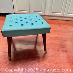 MaxSold Auction: Groovy Vintage tufted foot stool - Toronto (Ontario, Canada) SELLER MANAGED Reseller Online Auction - Eastpark Boulevard