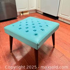 MaxSold Auction: Groovy Vintage tufted foot stool - Toronto (Ontario, Canada) SELLER MANAGED Reseller Online Auction - Eastpark Boulevard
