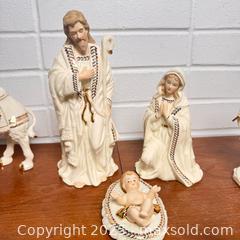 MaxSold Auction: Jade Porcelain Nativity Set - Toronto (Ontario, Canada) SELLER MANAGED Reseller Online Auction - Eastpark Boulevard