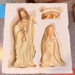 MaxSold Auction: Jade Porcelain Nativity Set - Toronto (Ontario, Canada) SELLER MANAGED Reseller Online Auction - Eastpark Boulevard