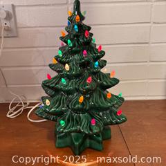 MaxSold Auction: Vintage Ceramic Light Up Christmas Tree. - Toronto (Ontario, Canada) SELLER MANAGED Reseller Online Auction - Eastpark Boulevard