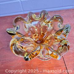 MaxSold Auction: Vintage Chalet Style Amber Glass Bowl - Toronto (Ontario, Canada) SELLER MANAGED Reseller Online Auction - Eastpark Boulevard