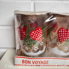 MaxSold Auction: Vintage Strawberry Juice Glass Set of 6 - Toronto (Ontario, Canada) SELLER MANAGED Reseller Online Auction - Eastpark Boulevard