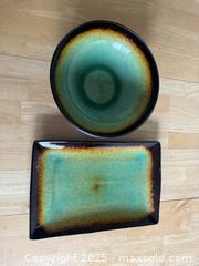 MaxSold Auction: Large Serving Dish Lot of Two - Kingston (Ontario, Canada) SELLER MANAGED Downsizing Online Auction - Bishop Street