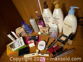 MaxSold Auction: Bath ~ Lot A - Kingston (Ontario, Canada) SELLER MANAGED Downsizing Online Auction - Steve Fonyo Drive (STORAGE)