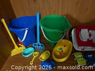 MaxSold Auction: Beach toys with dog and more - Kingston (Ontario, Canada) SELLER MANAGED Downsizing Online Auction - Steve Fonyo Drive (STORAGE)