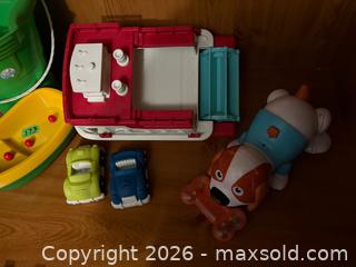 MaxSold Auction: Beach toys with dog and more - Kingston (Ontario, Canada) SELLER MANAGED Downsizing Online Auction - Steve Fonyo Drive (STORAGE)