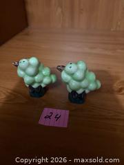 MaxSold Auction: Grapes Salt & Pepper Shakers - Kingston (Ontario, Canada) SELLER MANAGED Downsizing Online Auction - Steve Fonyo Drive (STORAGE)