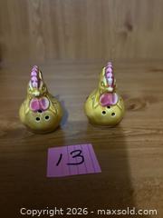 MaxSold Auction: Hen Salt & Pepper Shakers - Kingston (Ontario, Canada) SELLER MANAGED Downsizing Online Auction - Steve Fonyo Drive (STORAGE)