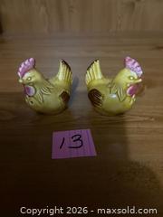 MaxSold Auction: Hen Salt & Pepper Shakers - Kingston (Ontario, Canada) SELLER MANAGED Downsizing Online Auction - Steve Fonyo Drive (STORAGE)