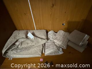 MaxSold Auction: House Linens - Kingston (Ontario, Canada) SELLER MANAGED Downsizing Online Auction - Steve Fonyo Drive (STORAGE)