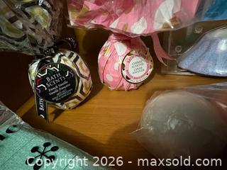 MaxSold Auction: NEW ~ Bath ~ Lot B - Kingston (Ontario, Canada) SELLER MANAGED Downsizing Online Auction - Steve Fonyo Drive (STORAGE)